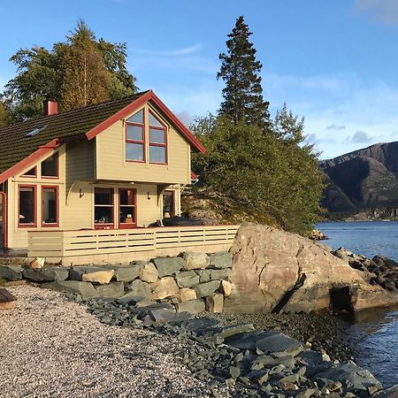 Seaside 3-Bedroom House Svelgen Kültér fotó